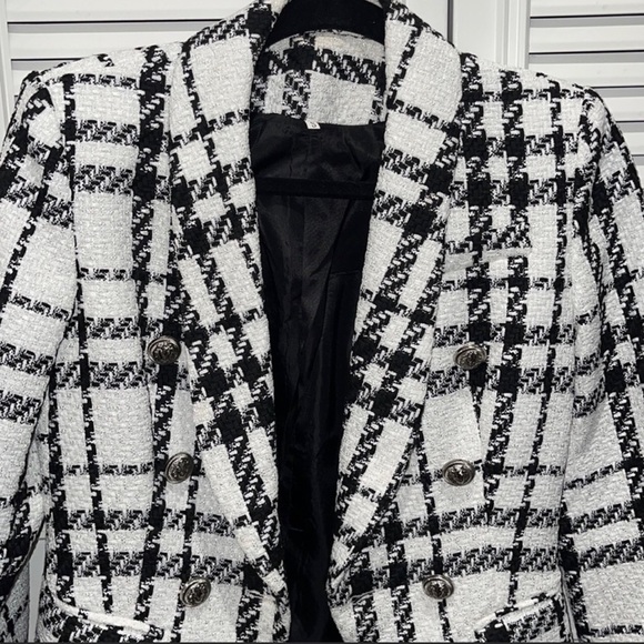 CATWALK CONNECTION Krystal Houndstooth Blazer is a must have in your wardrobe. - Picture 6 of 12